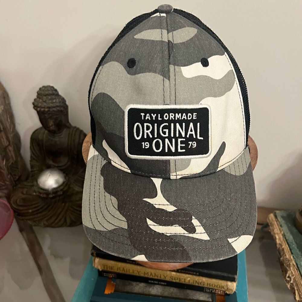 Men’s TaylorMade Golf Lifestyle Trucker patch cammo Hat. EUC.